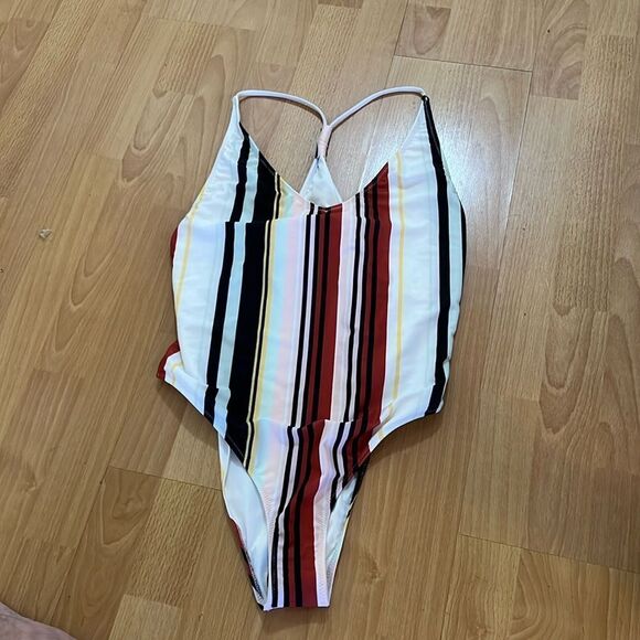 VOLCOM Swimsuit - Picture 4 of 10